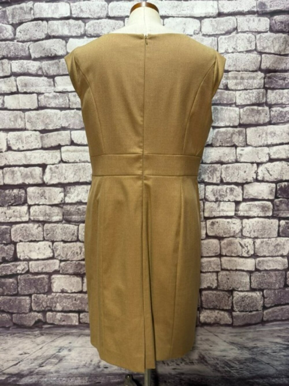 Tahari Camel Colored Fully Lined Cap Sleeve Dress Size 14 - Picture 5 of 8